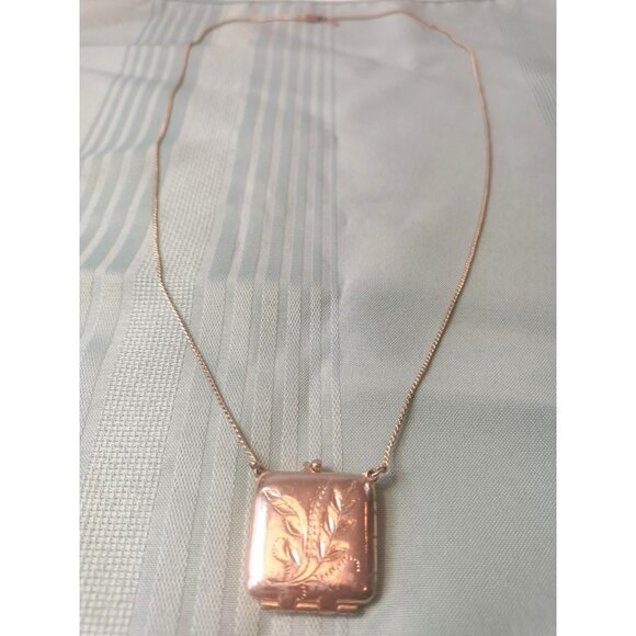 Women's Necklace Pendant Purse1928 Jewelry Co. Gold Tone Closure Necklace Stamp - Picture 4 of 8